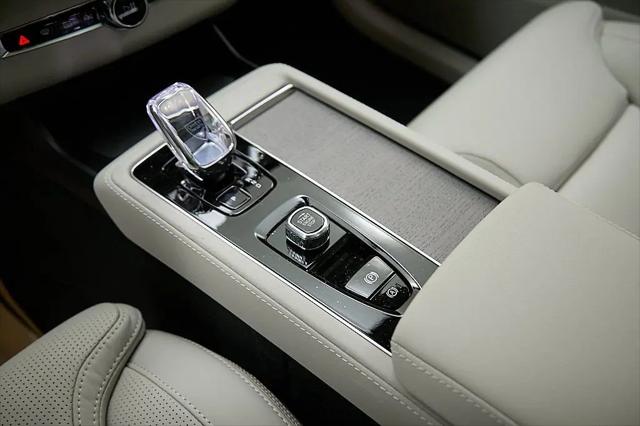 2026 Volvo XC90 Plug-In Hybrid Ultra, T8 AWD, Electric/Gasoline, Bright, 7 Seats