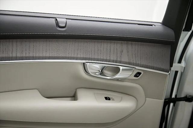 2026 Volvo XC90 Plug-In Hybrid Ultra, T8 AWD, Electric/Gasoline, Bright, 7 Seats