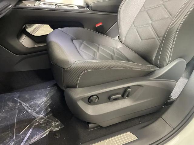 2026 Volkswagen Atlas Cross Sport SE with Technology
