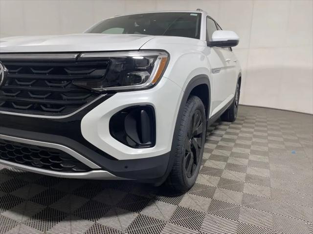 2026 Volkswagen Atlas Cross Sport SE with Technology