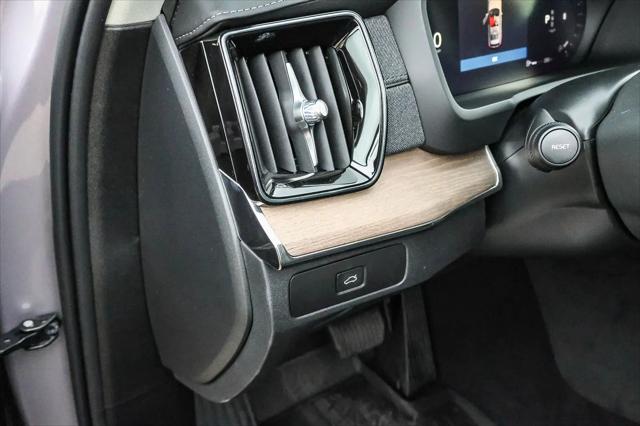 2026 Volvo XC90 Plus, B6 AWD Gas (mild hybrid), Gasoline, Bright, 6 Seats