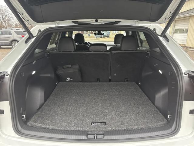 2025 Volkswagen Atlas Cross Sport 2.0T SEL R-Line Black