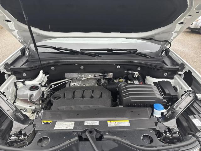 2025 Volkswagen Atlas Cross Sport 2.0T SEL R-Line Black