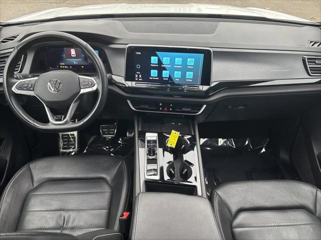 2025 Volkswagen Atlas Cross Sport 2.0T SEL R-Line Black