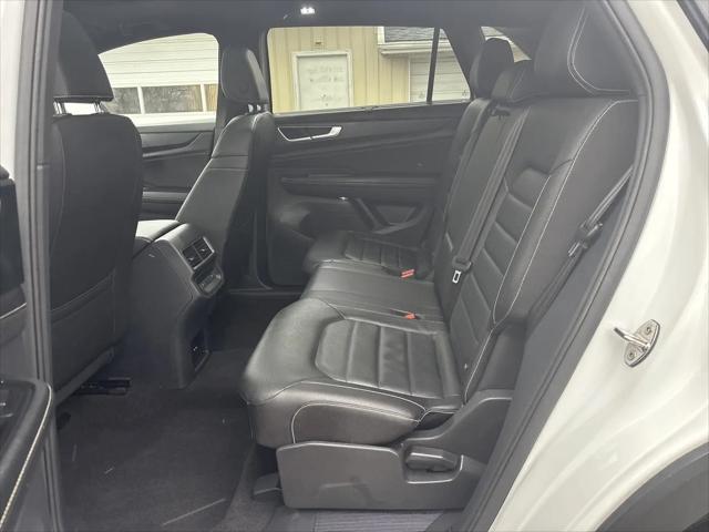2025 Volkswagen Atlas Cross Sport 2.0T SEL R-Line Black