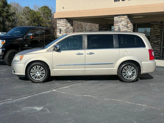 2014 Chrysler Town & Country Touring-L