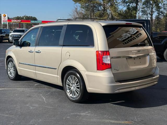 2014 Chrysler Town & Country Touring-L