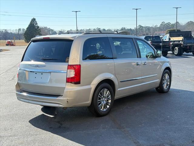 2014 Chrysler Town & Country Touring-L