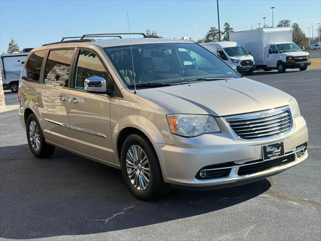 2014 Chrysler Town & Country Touring-L