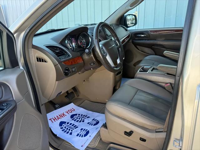 2014 Chrysler Town & Country Touring-L