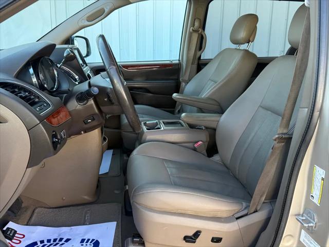 2014 Chrysler Town & Country Touring-L