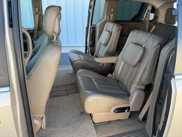 2014 Chrysler Town & Country Touring-L