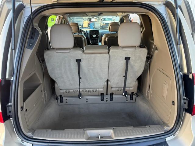 2014 Chrysler Town & Country Touring-L