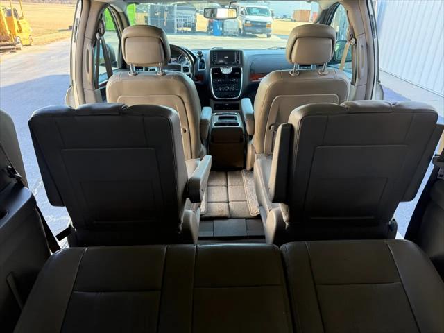 2014 Chrysler Town & Country Touring-L