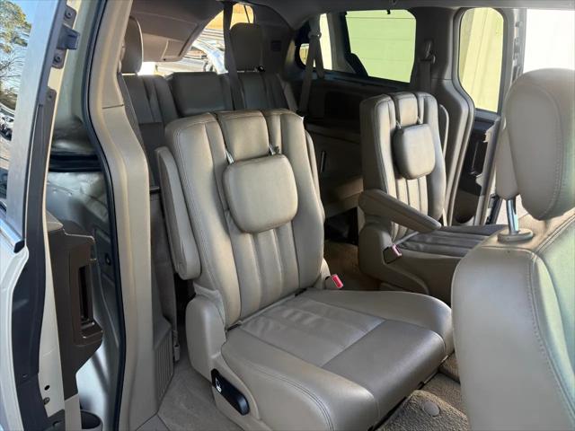 2014 Chrysler Town & Country Touring-L