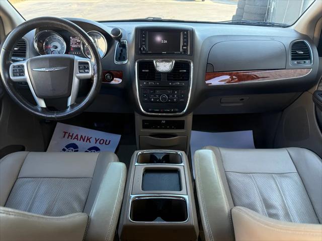 2014 Chrysler Town & Country Touring-L