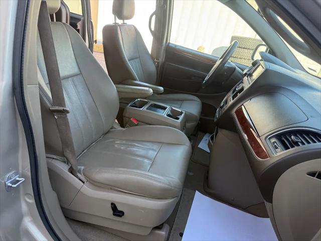 2014 Chrysler Town & Country Touring-L