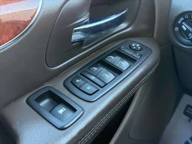 2014 Chrysler Town & Country Touring-L