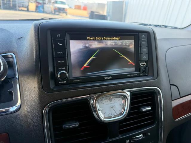 2014 Chrysler Town & Country Touring-L