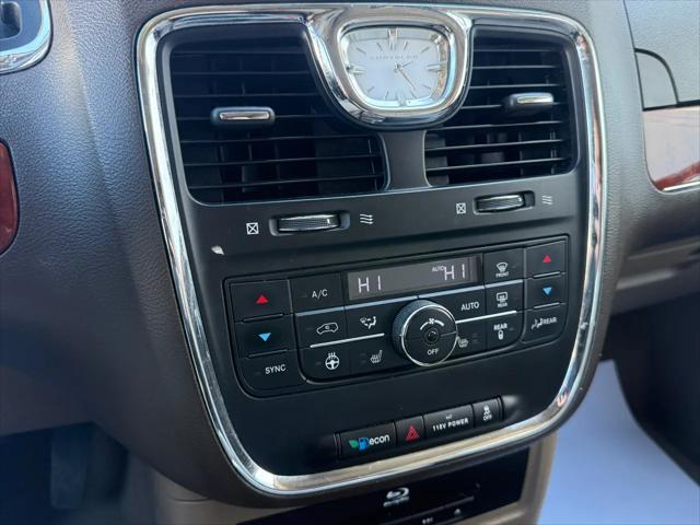 2014 Chrysler Town & Country Touring-L