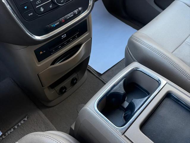 2014 Chrysler Town & Country Touring-L