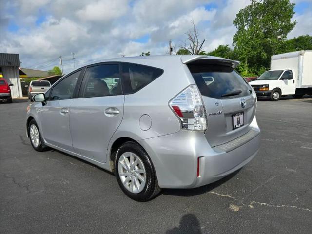2013 Toyota Prius v Two