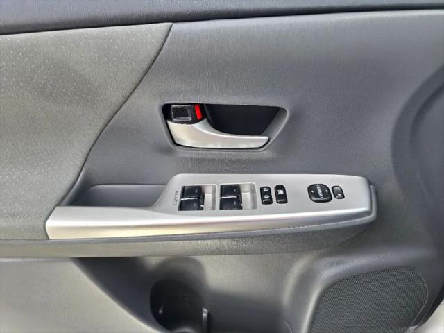 2013 Toyota Prius v Two