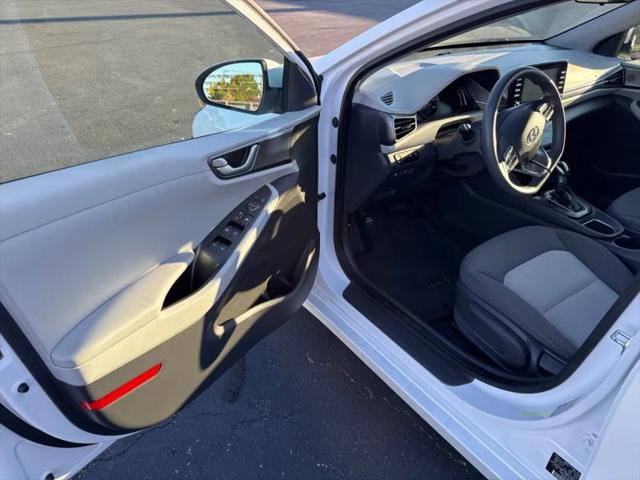 2020 Hyundai IONIQ Hybrid Blue
