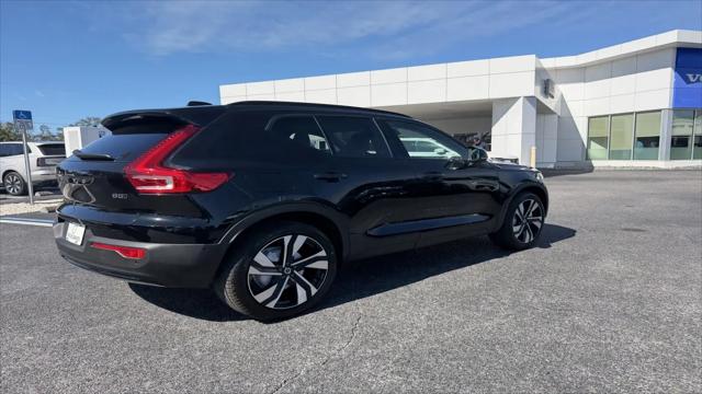 2026 Volvo XC40 Ultra, B5 AWD Gas (mild hybrid), Dark
