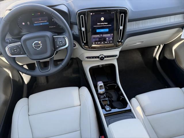 2026 Volvo XC40 Ultra, B5 AWD Gas (mild hybrid), Dark
