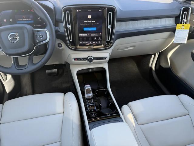 2026 Volvo XC40 Ultra, B5 AWD Gas (mild hybrid), Dark
