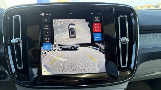 2026 Volvo XC40 Ultra, B5 AWD Gas (mild hybrid), Dark