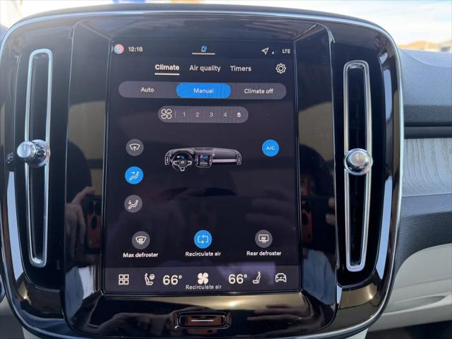 2026 Volvo XC40 Ultra, B5 AWD Gas (mild hybrid), Dark