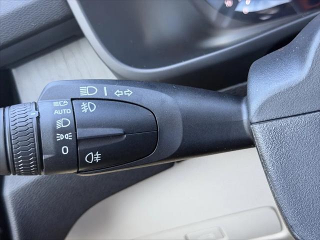 2026 Volvo XC40 Ultra, B5 AWD Gas (mild hybrid), Dark