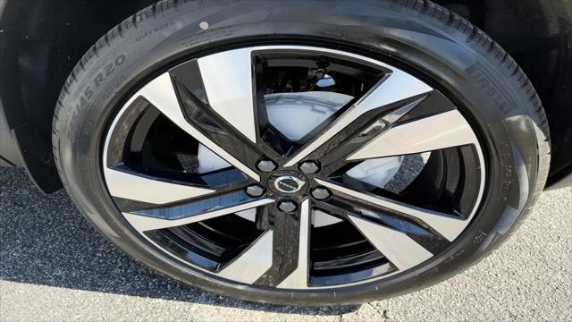 2026 Volvo XC40 Ultra, B5 AWD Gas (mild hybrid), Dark