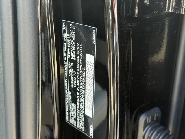 2026 Volvo XC40 Ultra, B5 AWD Gas (mild hybrid), Dark