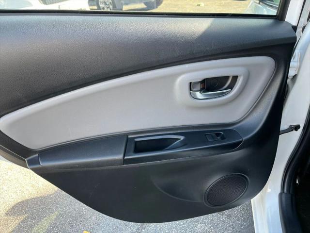 2015 Toyota Yaris LE