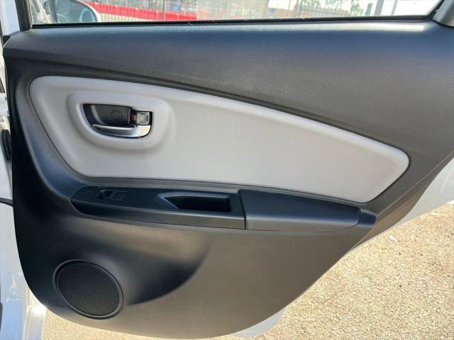 2015 Toyota Yaris LE
