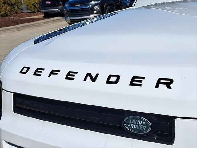 2025 Land Rover Defender 110 P300