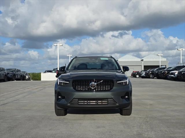 2026 Volvo XC40 Ultra, B5 AWD Gas (mild hybrid), Dark