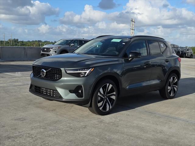 2026 Volvo XC40 Ultra, B5 AWD Gas (mild hybrid), Dark