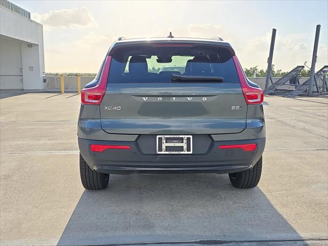2026 Volvo XC40 Ultra, B5 AWD Gas (mild hybrid), Dark