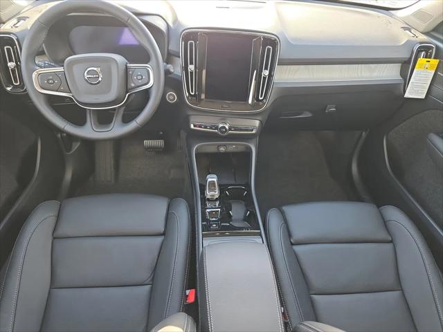2026 Volvo XC40 Ultra, B5 AWD Gas (mild hybrid), Dark