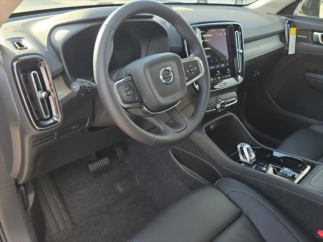 2026 Volvo XC40 Ultra, B5 AWD Gas (mild hybrid), Dark