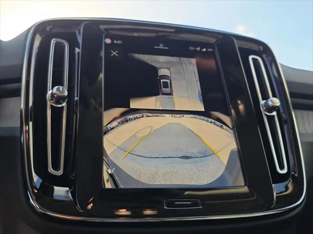 2026 Volvo XC40 Ultra, B5 AWD Gas (mild hybrid), Dark