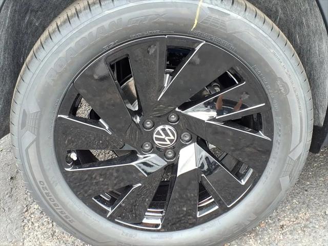 2026 Volkswagen Atlas Cross Sport SE with Technology