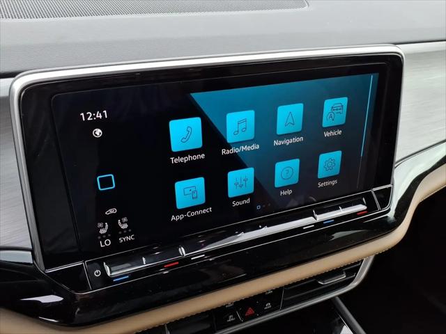 2026 Volkswagen Atlas Cross Sport SE with Technology