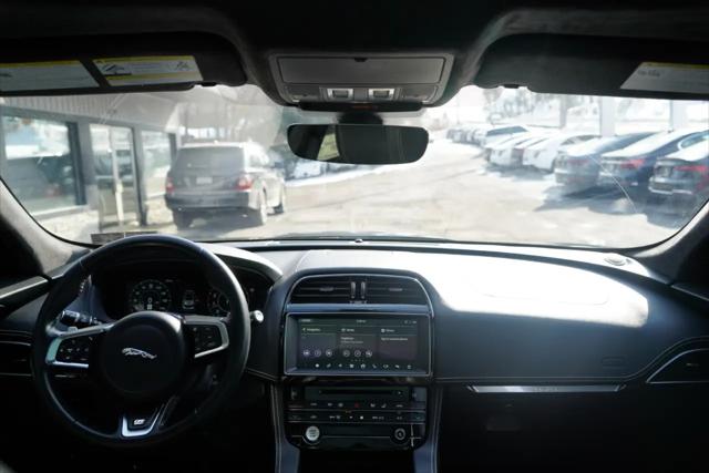 2019 Jaguar F-PACE R-Sport