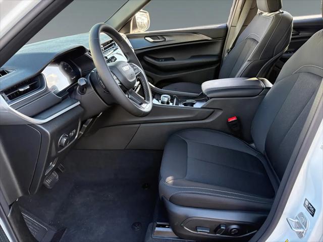 2026 Jeep Grand Cherokee Laredo 4x4