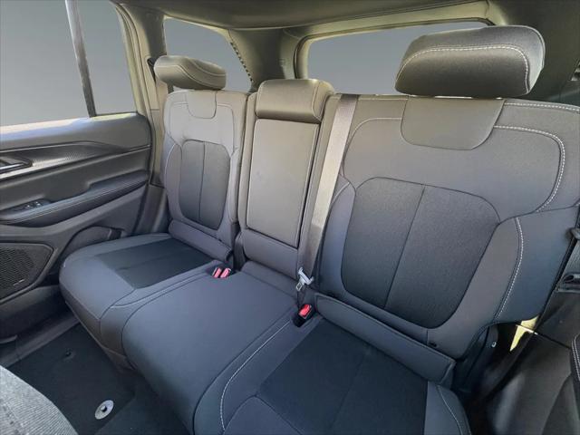 2026 Jeep Grand Cherokee Laredo 4x4